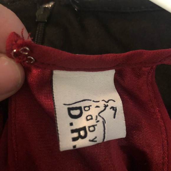 Red dress - Picture 3 of 3